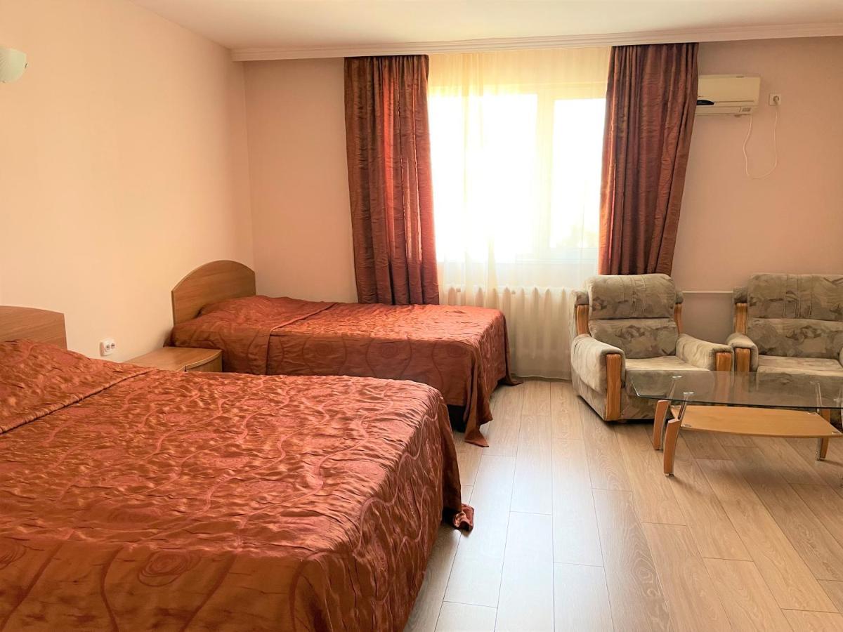 בורגאס Family Hotel Central מראה חיצוני תמונה