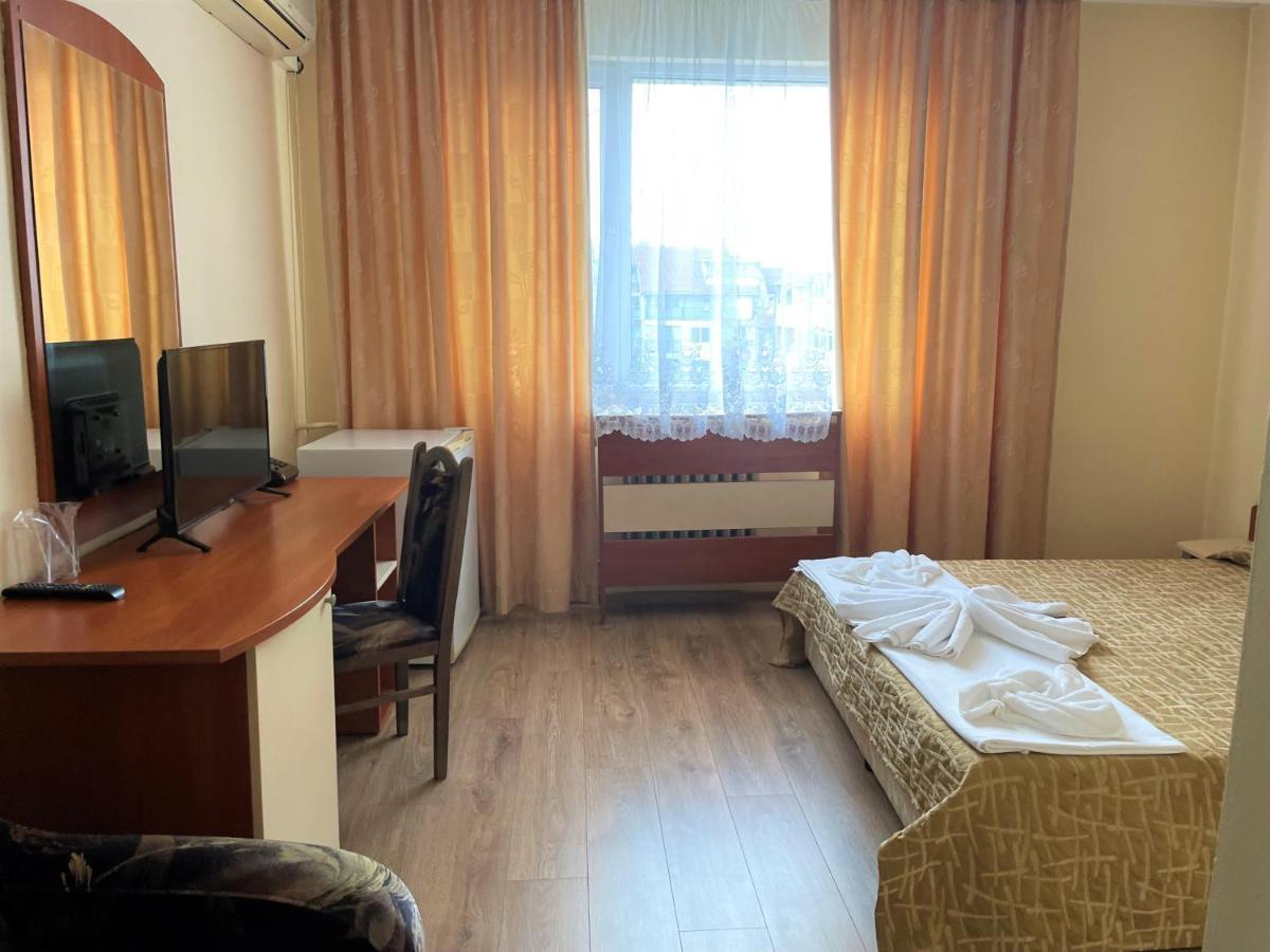 בורגאס Family Hotel Central מראה חיצוני תמונה